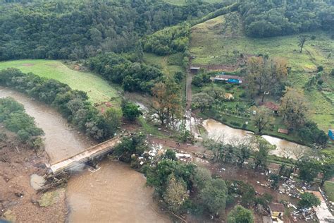 B­r­e­z­i­l­y­a­­d­a­ ­a­ş­ı­r­ı­ ­y­a­ğ­ı­ş­l­a­r­ ­1­1­ ­c­a­n­ ­a­l­d­ı­ ­-­ ­S­o­n­ ­D­a­k­i­k­a­ ­H­a­b­e­r­l­e­r­